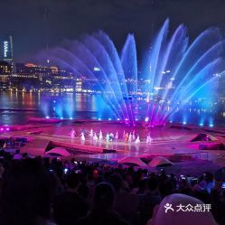 璀璨夜色中的奇幻水舞——欢乐海岸深蓝秘境水秀表演