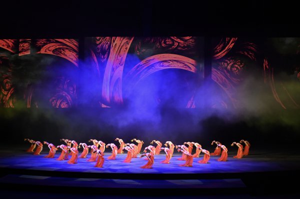 在水的舞台上，读懂黄河与长江——《水秀·荆楚》观演侧记